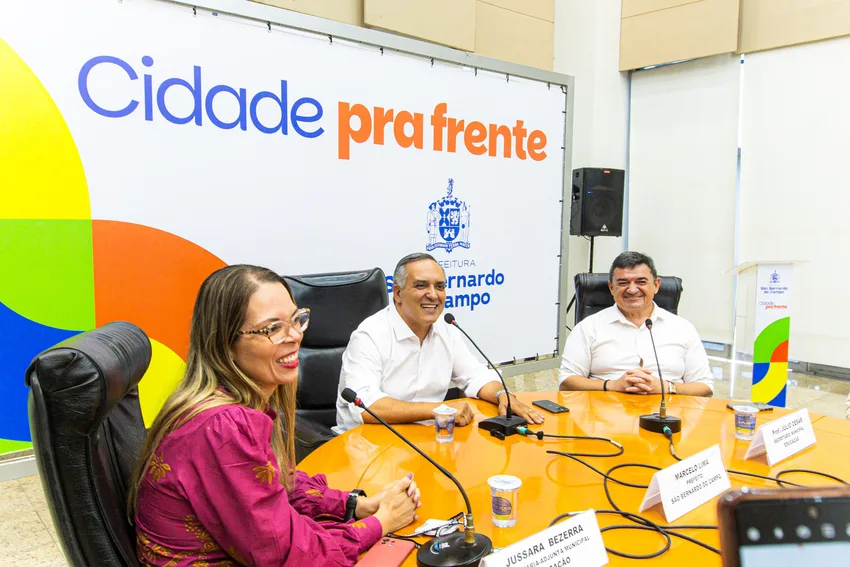 prefeito marcelo lima e Júlio, secretário da educação
