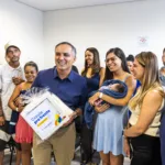 Entrega de kits maternidade para mães reforça humanização no Hospital da Mulher de São Bernardo