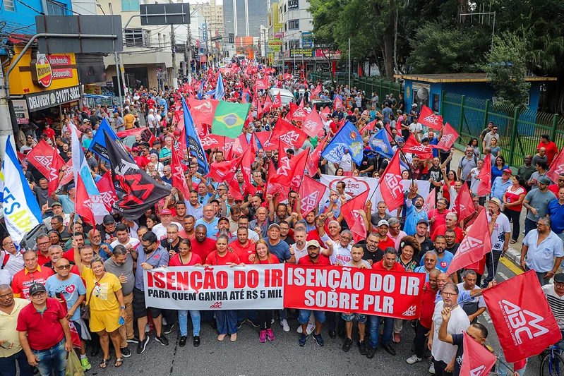 Militantes vão às ruas de São Bernardo por pautas de direitos da classe trabalhadora