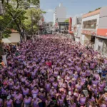caminhada de mulheres na rua Marechal