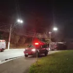 Carreta tomba em frente ao Outlet Premium, em São Bernardo
