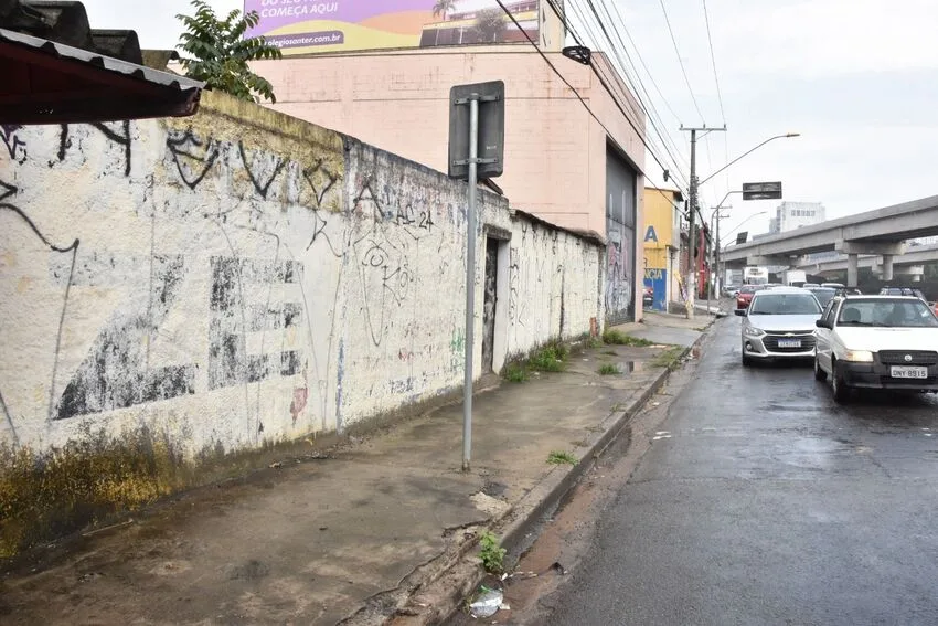 Santo André interdita calçadas no trecho do Complexo Viário Santa Teresinha