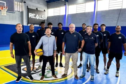 Prefeito Taka e esportistas em Diadema