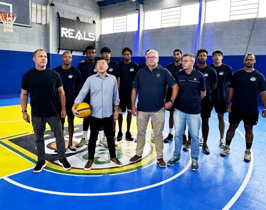 Prefeito Taka e esportistas em Diadema