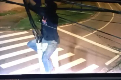 Homem é pego furtando fiação elétrica em Santo André