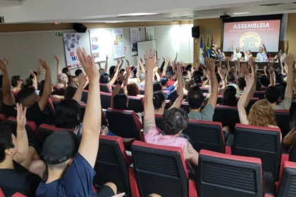 Professores do Sesi entram em greve em 31 de março e 7 escolas do ABC serão afetadas