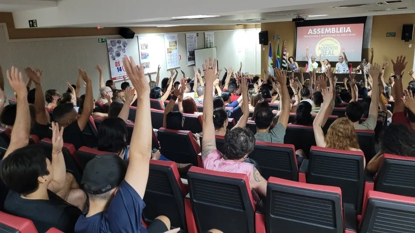 Professores do Sesi entram em greve em 31 de março e 7 escolas do ABC serão afetadas