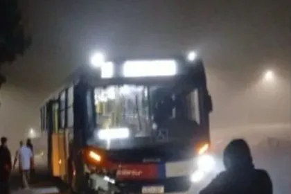 Em Ribeirão Pires, carro bate de frente com ônibus da Suzantur e motorista foge  