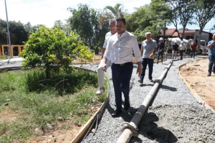prefeito de Santo André, Gilvan, realizou, nesta quarta-feira (5), uma série de vistorias em obras que estão em andamento pela cidade
