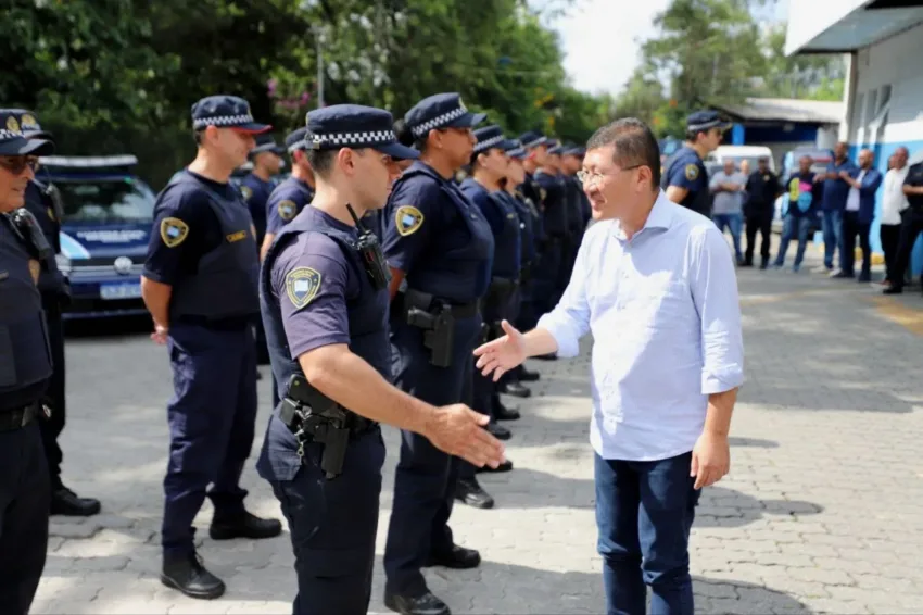 entrega das novas viaturas está alinhada com um dos compromissos estabelecidos no plano de governo da atual gestão, que prevê a implantação e ampliação das rondas escolares e ostensivas