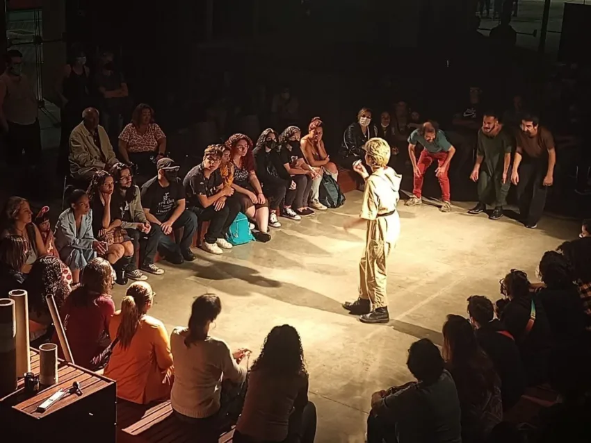 Escola Livre de Teatro celebra início do ano letivo com programação gratuita
