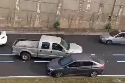caminhonete na contramão na avenida Lions