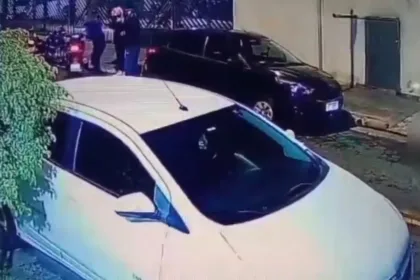 Vídeo registra roubo de moto em São Bernardo; moradores falam em arrastão