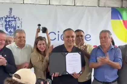 Marcelo Lima assina ordem de serviço
