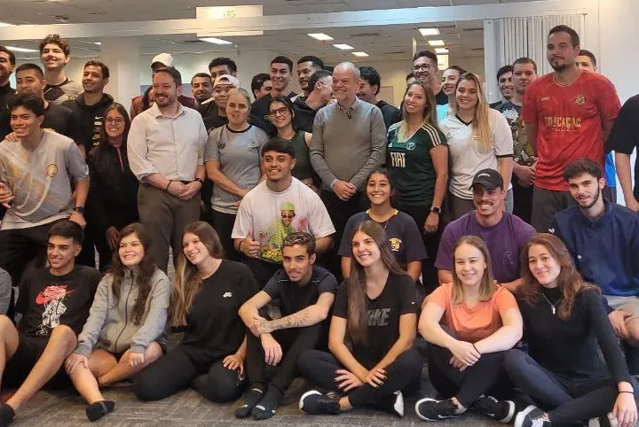 Academia de graça para a população de São Caetano: prefeito Tite visita instalações