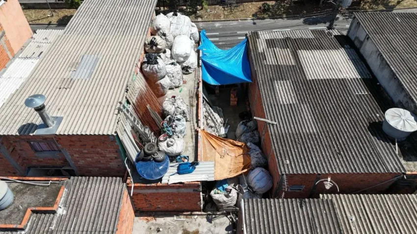 Santo André interdita comércio irregular de sucata na Avenida Prestes Maia