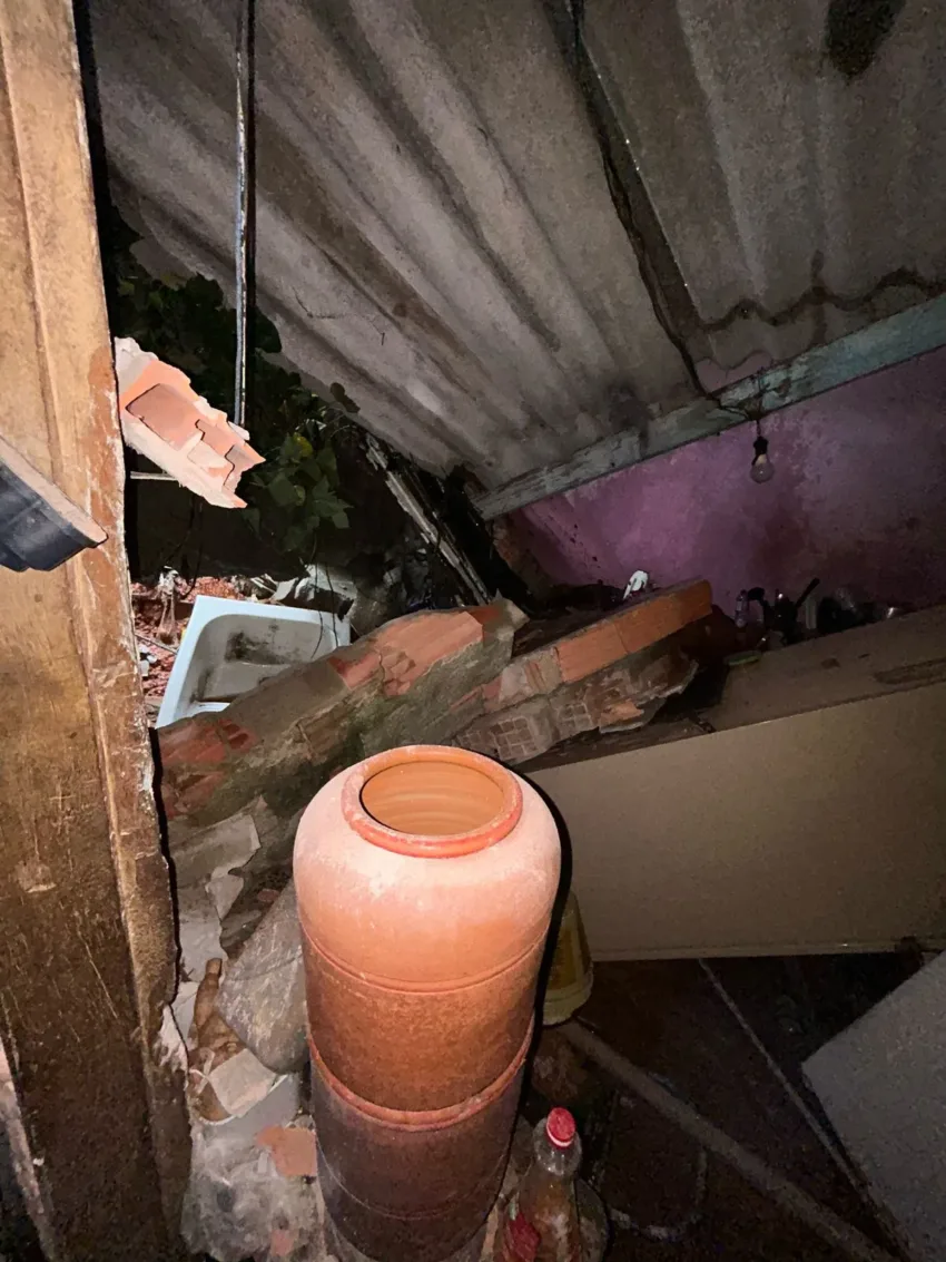 Chuva acompanhada por rajadas de vento, atingiu o município, causando diversos pontos de alagamento, queda de árvores e extravasamento do rio Corumbé