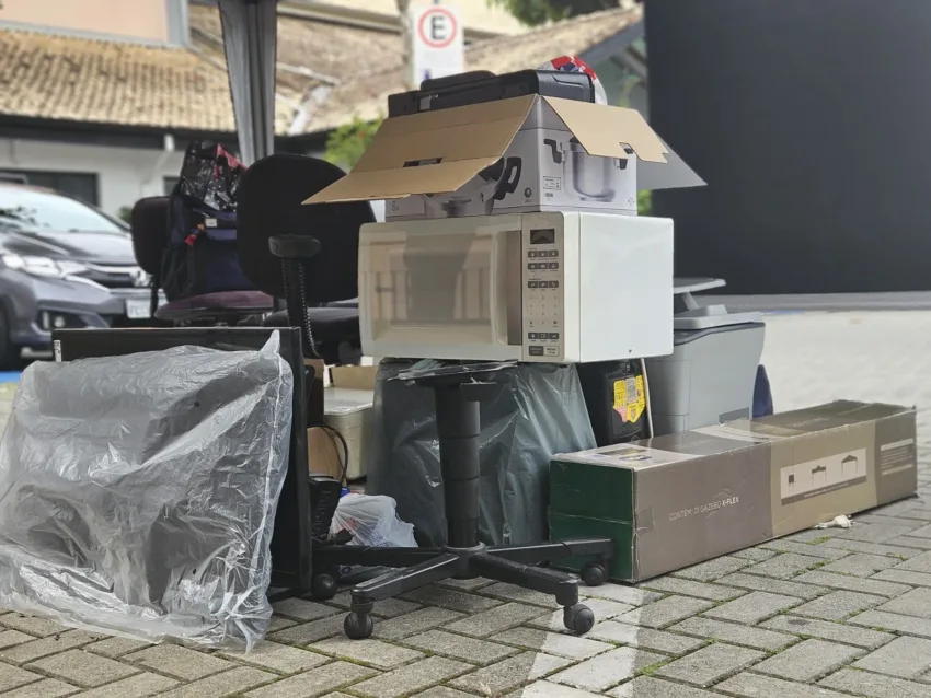 Ribeirão Pires recolhe mais de uma tonelada de lixo eletrônico em drive-thru