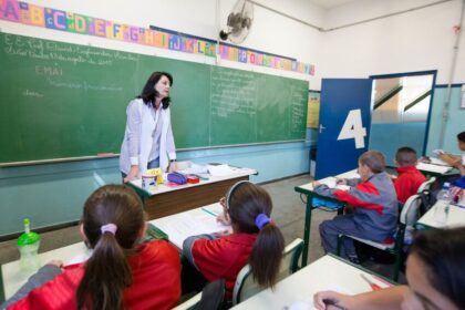 Estado paga R$ 33,7 milhões em bônus a 9.680 professores e servidores do ABCD