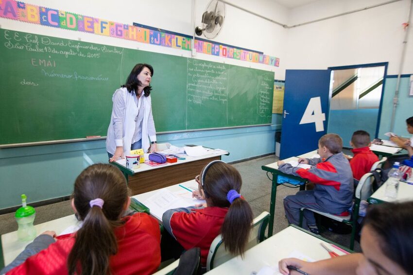 Estado paga R$ 33,7 milhões em bônus a 9.680 professores e servidores do ABCD