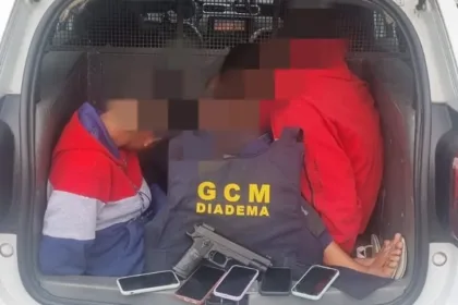 GCM de Diadema apreende dupla com simulacro após furto de celulares de estudantes