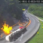Pelo menos 25 veículos pegam fogo após carreta com etanol tombar e explodir em SC