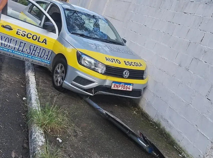 Prova do Detran termina em acidente em São Bernardo