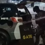 Gate é acionado e homem armado é preso após ameaçar policiais em Sto.André