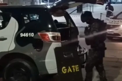 Gate é acionado e homem armado é preso após ameaçar policiais em Sto.André
