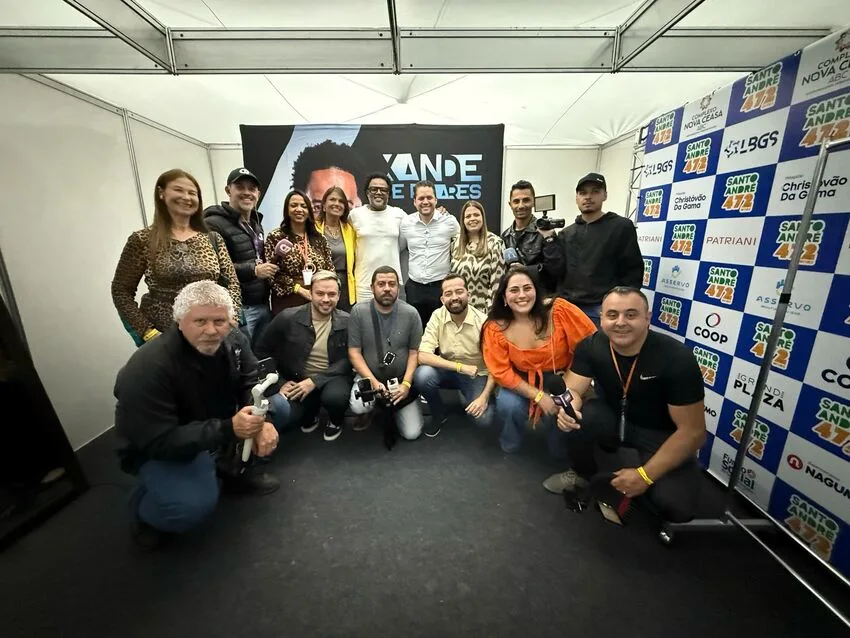 Antes do show, Xande de Pilares recebeu prefeito Gilvan e concedeu entrevista coletiva aos jornalistas