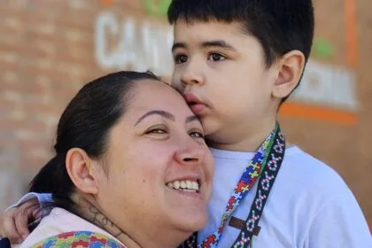1ª Clínica Pública de Cannabis do País muda vida de mãe e filho em Ribeirão Pires. 1ª Clínica Pública de Cannabis do País muda vida de mãe e filho em Ribeirão Pires. Foto: Divulgação/PRP