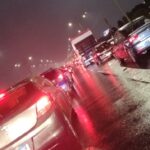 Imigrantes trava por excesso de veículos e Anchieta por alagamento