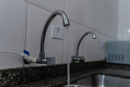 Fiscalização sobre água turva distribuída em SBC mira normalizar fornecimento da Sabesp
