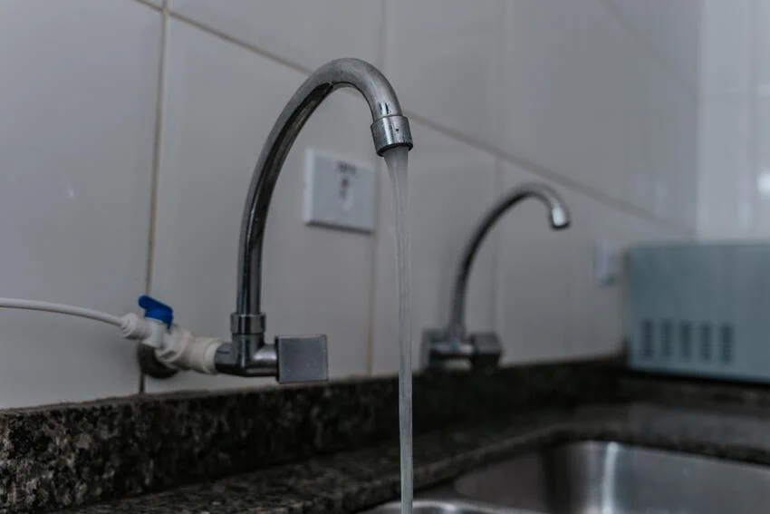 Fiscalização sobre água turva distribuída em SBC mira normalizar fornecimento da Sabesp