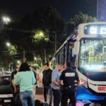 Motociclista é socorrida após acidente com ônibus em São Bernardo