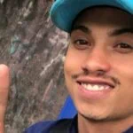 Jovem de 22 anos é  executado dento de carro em Rio Grande da Serra. Foto: Reprodução