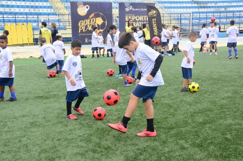 Estádio Bruno José Daniel foi palco para a distribuição de chuteiras e atividades de futebol