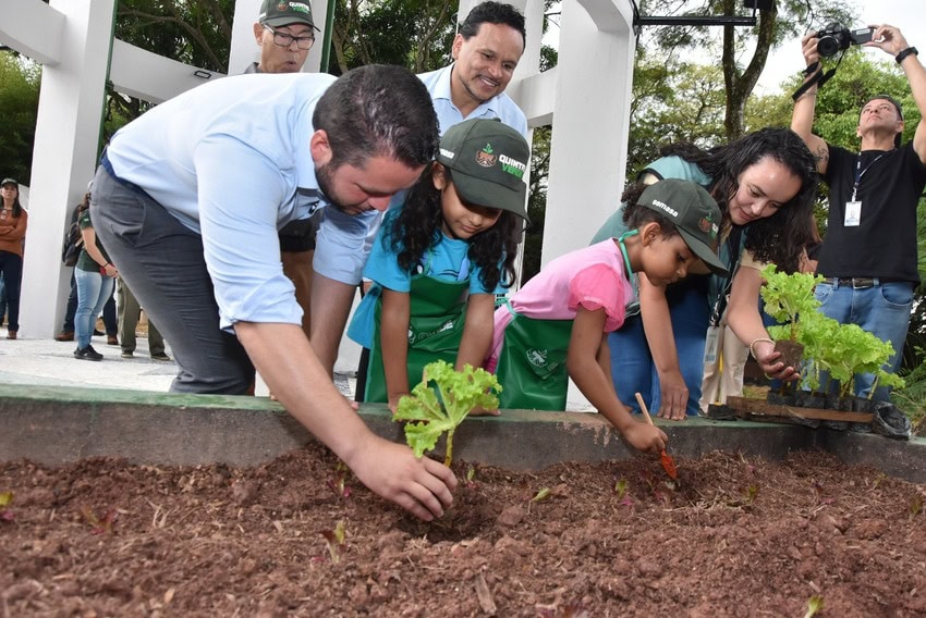 Quintal Verde traz vivências de agroecologia, plantio, compostagem, reciclagem e reaproveitamento da energia solar e da água da chuva