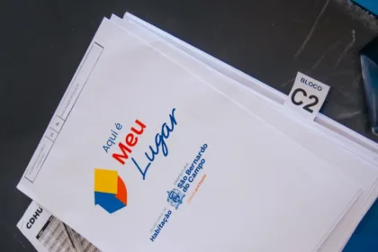 100 dias de governo em São Bernardo: moradores da Vila Mercedes recebem escrituras definitivas