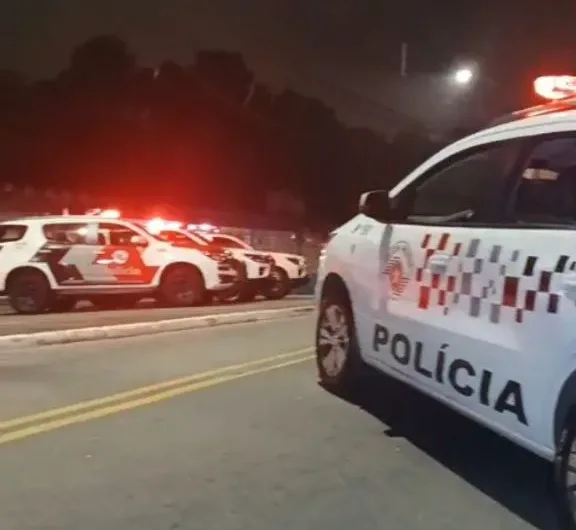 viaturas da PM no Baeta Neves