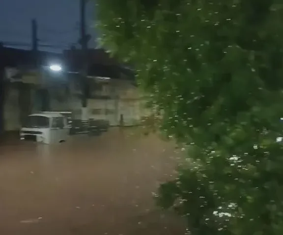 Chuvas causam pontos de alagamentos em Diadema