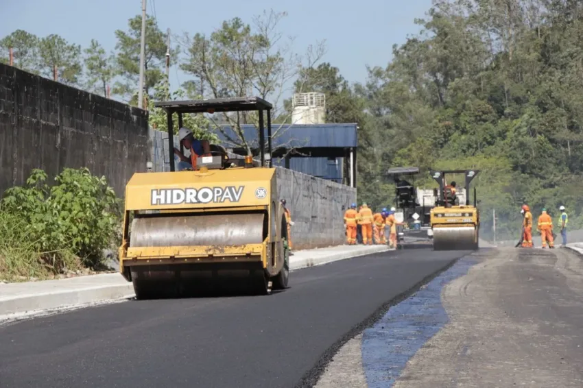 Prefeitura de Ribeirão Pires inicia asfaltamento de novo trecho da Avenida Prefeito Valdírio Prisco