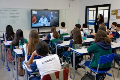 ‘Adolescência’, série de sucesso na Netflix, é tema de debate entre alunos em São Caetano