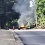 Moradores bloqueiam Estrada dos Alvarenga após corte de energia
