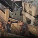 Irmãos são presos por esconderem corpo do pai em casa durante seis meses