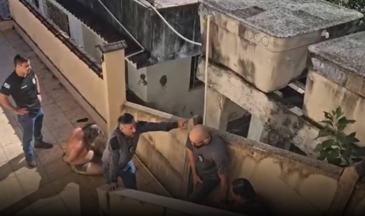 Irmãos são presos por esconderem corpo do pai em casa durante seis meses