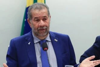 Após fraude no INSS, Lupi pede demissão do Ministério de Previdência