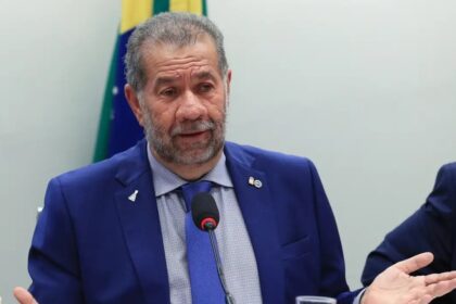 Após fraude no INSS, Lupi pede demissão do Ministério de Previdência