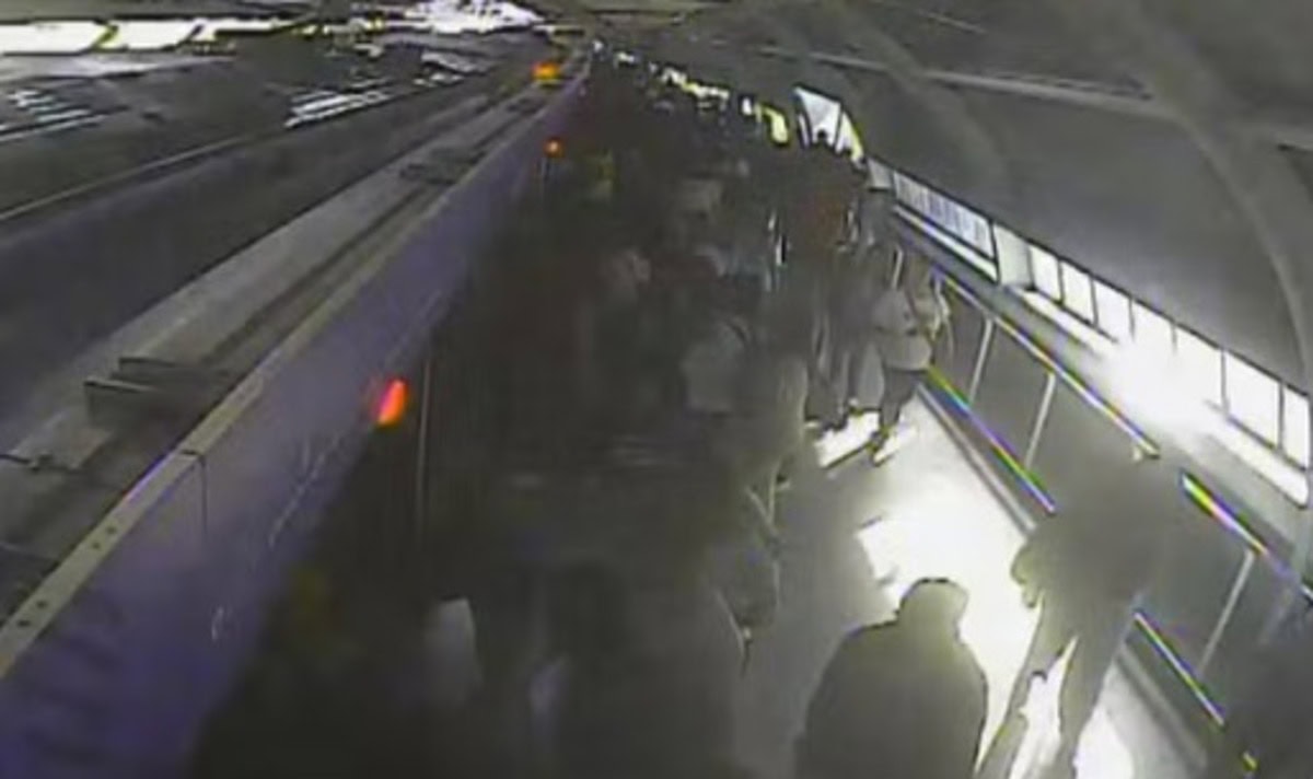 Homem morre após ficar prensado entre as portas do Metrô na Linha 5-Lilás