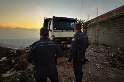 GCM de Mauá flagra caminhão fazendo descarte irregular de entulho em área pública